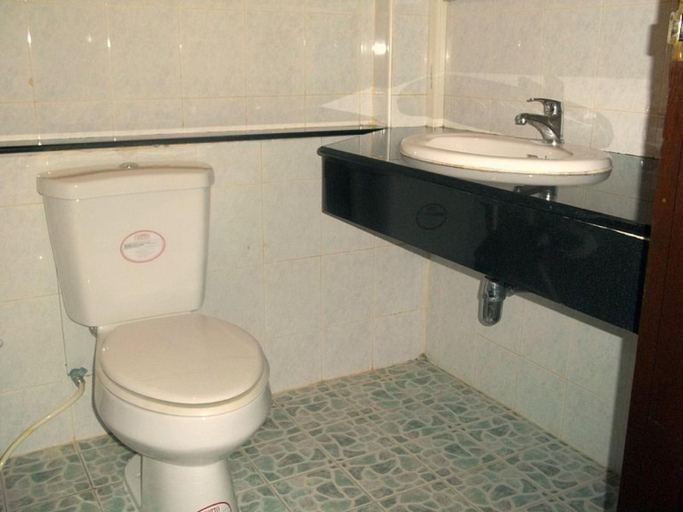 Bathroom 5, Marina Beach Resort, Ko Samui