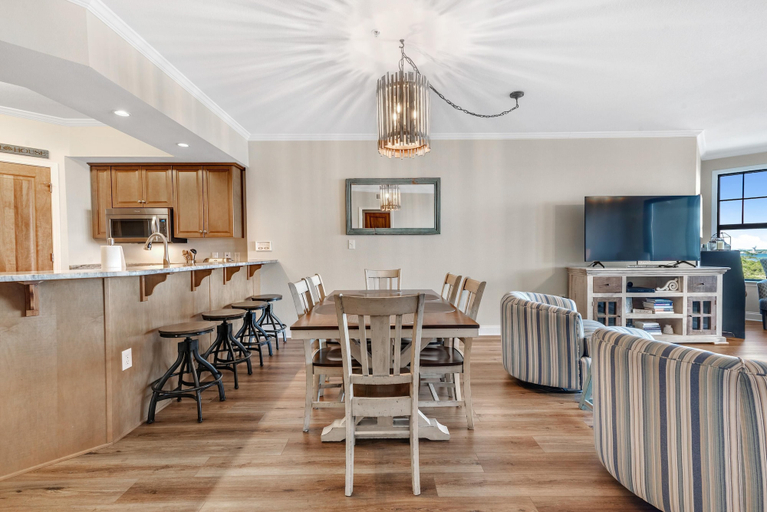 Food & Drinks, Florencia 703, Escambia