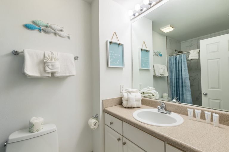 Bathroom 3, Lighthouse 1004, Baldwin
