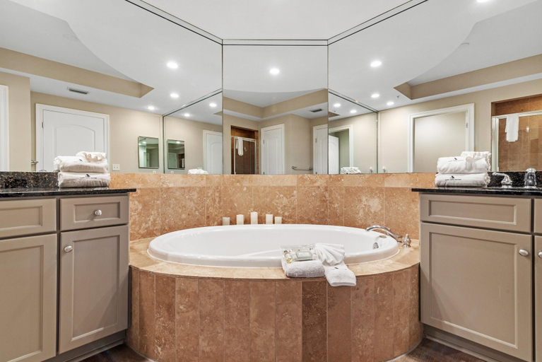 Bathroom 4, Indigo East 1205, Escambia