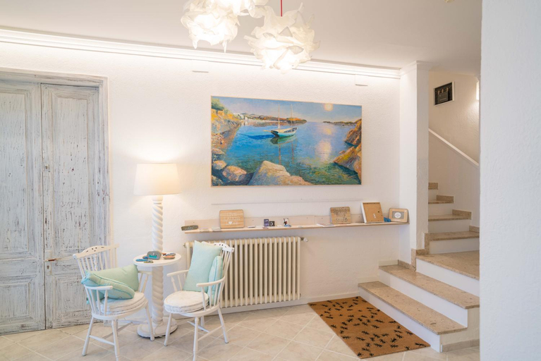Public Area 2, Hostal Marina Cadaqués, Girona