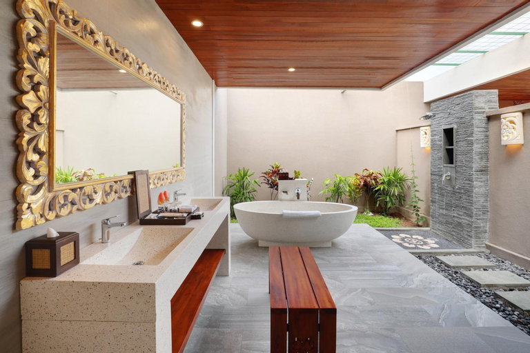 Bathroom 14