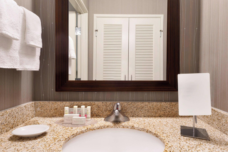 Bathroom, Courtyard Akron Fairlawn, Summit
