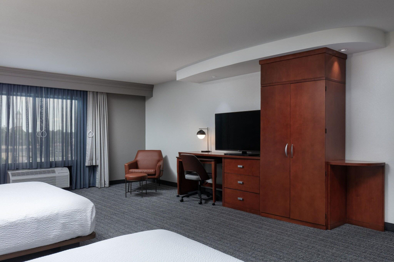 Bedroom 3, Courtyard by Marriott Wichita at Old Town, Sedgwick