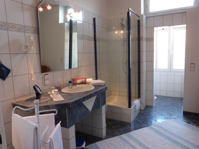 Bathroom 4, Hotel Jagerhof, Mayen-Koblenz