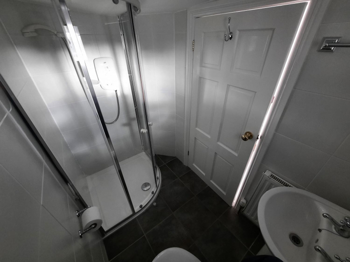 Bathroom 3, The White Cottage, Devon