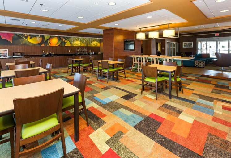 Food & Drinks 5, Fairfield Inn And Suites By Marriott Des Moines We, Dallas