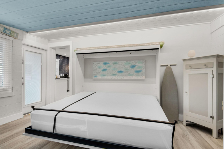Bedroom 2, Emerald Flamingo, Bay