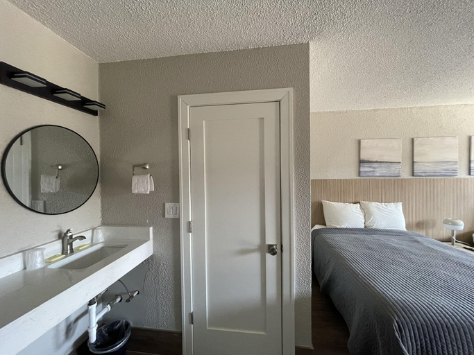 Bedroom 5, Stone Creek Inn, Cook