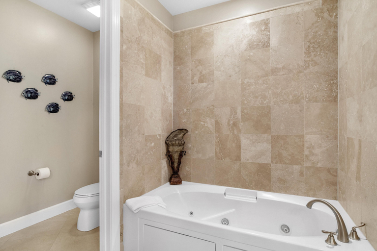 Bathroom 4, Capri 302, Escambia