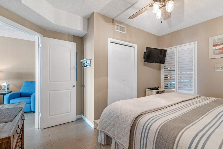 Bedroom 2, Phoenix 8 305, Baldwin