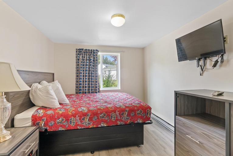 Bedroom 2, Ne'r Beach Motel, York