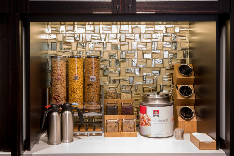 Food & Drinks 5, Fairfield Inn & Suites Philadelphia Downtown/Cente, Philadelphia