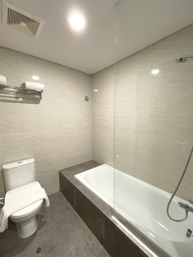 Bathroom 26