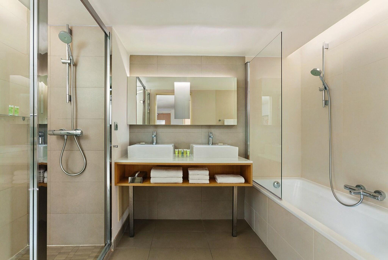 Bathroom 5, Courtyard by Marriott Montpellier, Hérault