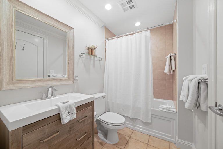 Bathroom 4, Indigo East 802, Escambia