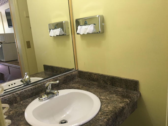 Bathroom 2, Norwalk Inn, Huron