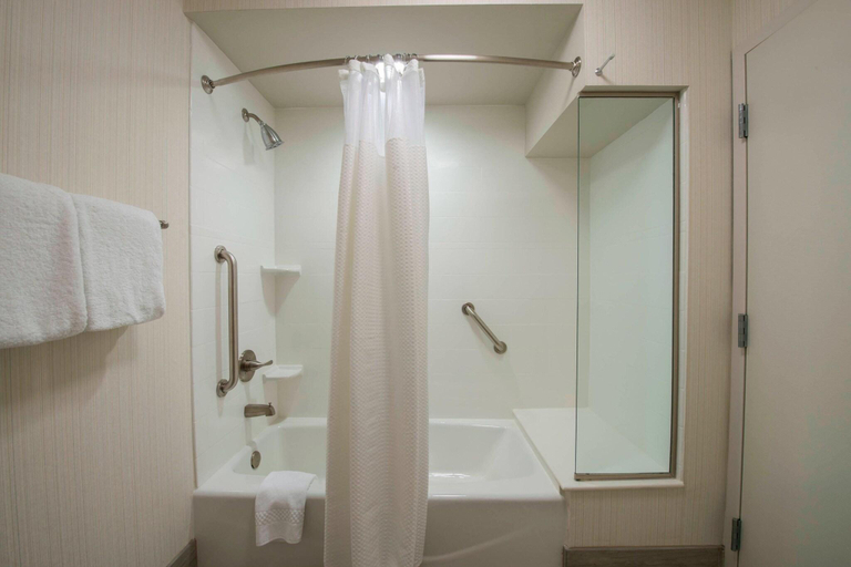 Bathroom 4, Courtyard Columbus, Lowndes