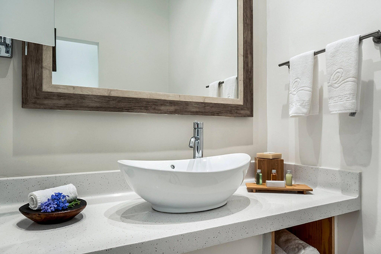 Bathroom 5, Waves Hotel & Spa