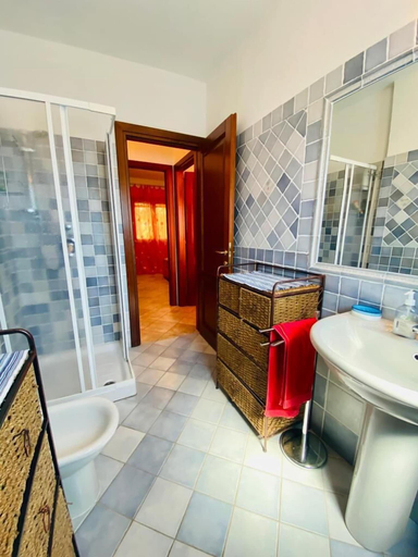 Bathroom 2, Residence Lu Mulinu con Piscina, Nuoro