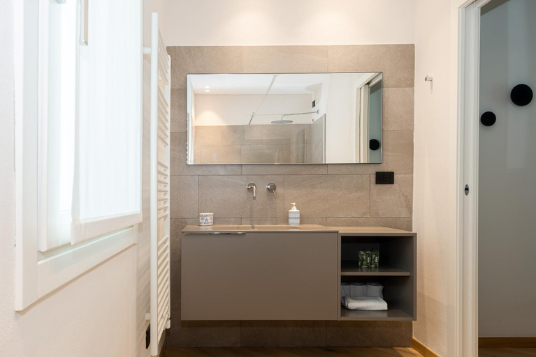 Shower 3, MG House Luxury, Como
