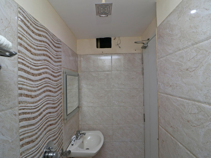 Bathroom 4, Hotel Mandiram, Kaushambi
