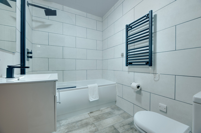 Bathroom, Hudsons Haven by Week2Week, Newcastle upon Tyne
