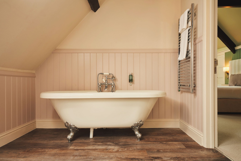 Bathroom 4, Rose & Crown, Devon
