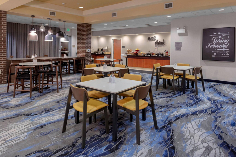 Food & Drinks 5, Fairfield Inn & Suites Wichita Downtown, Sedgwick