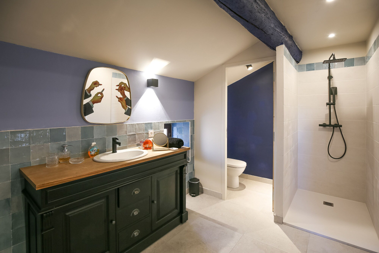 Bathroom 5, Rémy A Dit, Bouches-du-Rhône
