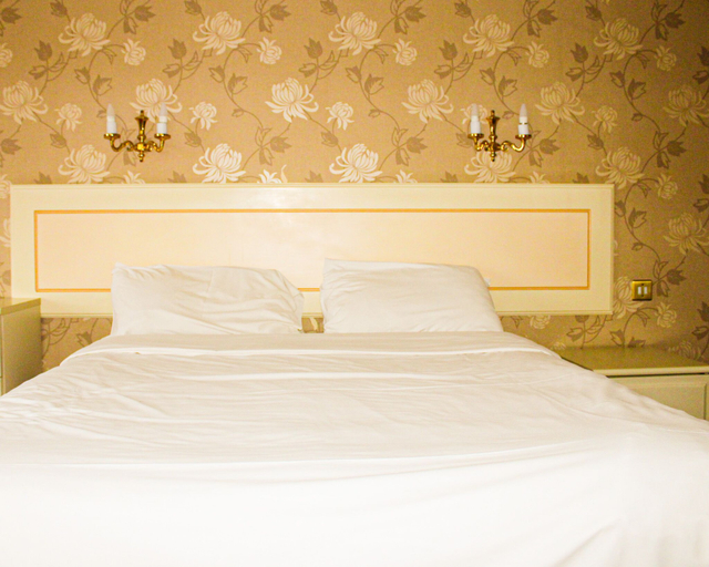 Bedroom 3, Consort Hotel, Urban Spa & Glamping Pods, Rotherham