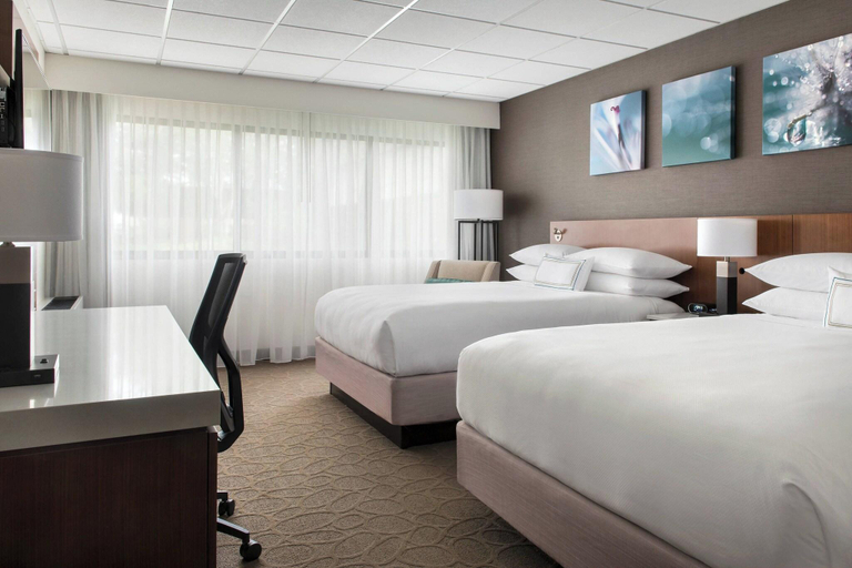 Bedroom 3, Delta Hotels By Marriott Racine, Racine