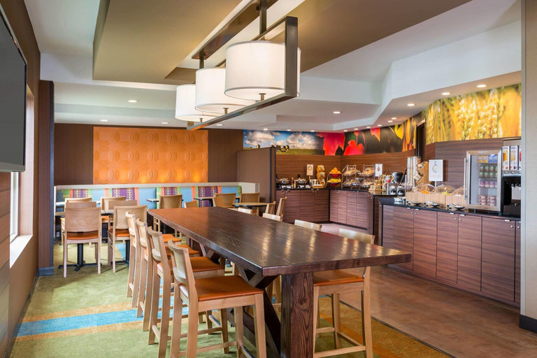 Food & Drinks 5, Fairfield Inn & Suites Valparaiso, Porter