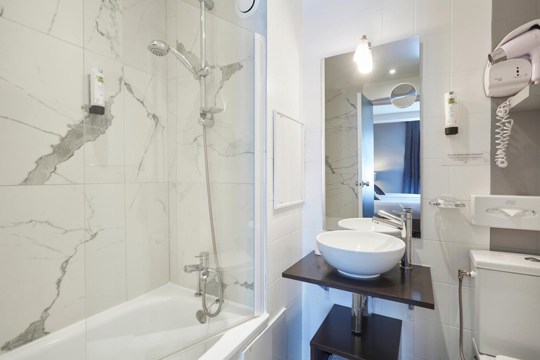Bathroom 4, Jardin de Villiers, Paris