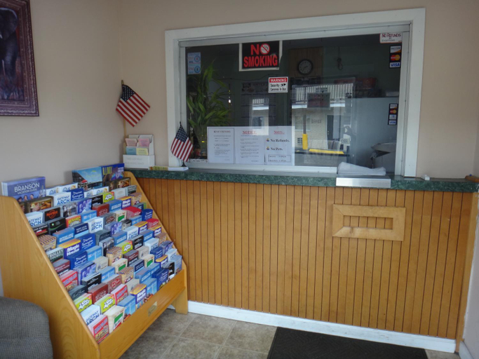 Public Area 2, Indian Mound Motel, Saint Clair
