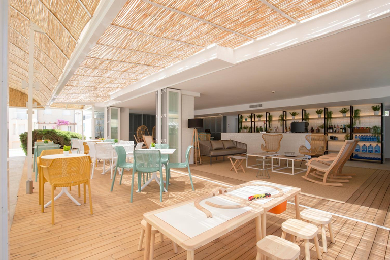 Food & Drinks 5, Cabot Hobby Club Apartments, Baleares