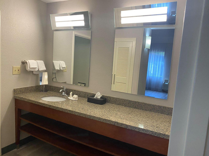 Bathroom 4, Courtyard Newport News Yorktown, York