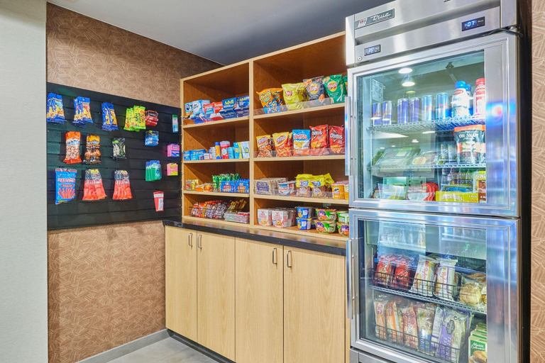 Food & Drinks 5, Fairfield Inn & Suites Burlington (WA), Skagit