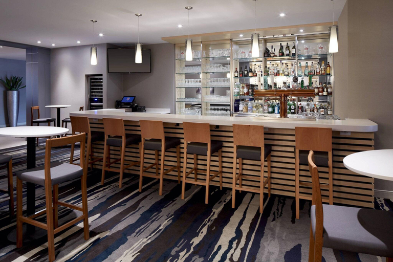 Food & Drinks 5, Fairfield Inn & Suites Montreal Airport, Montréal