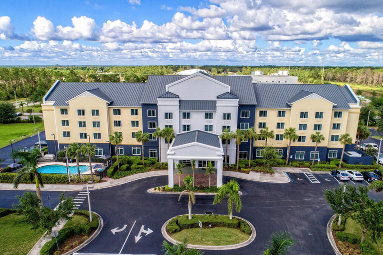 Exterior & Views