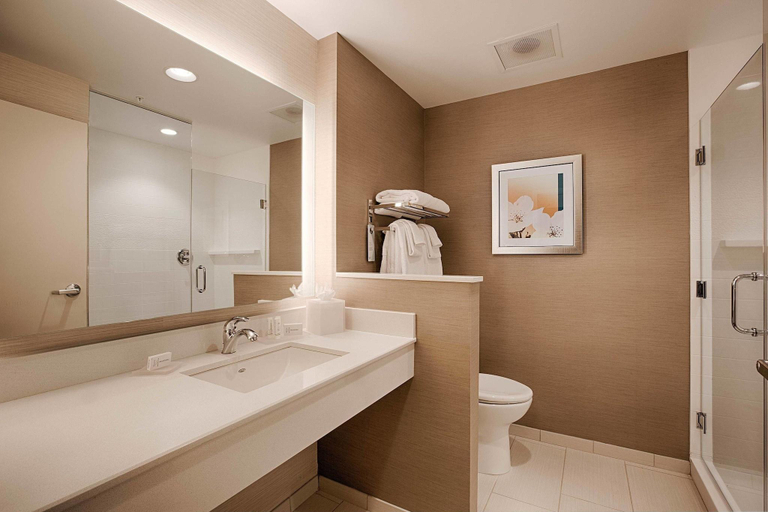 Bathroom 4, Fairfield Inn & Suites Clearwater Beach, Pinellas