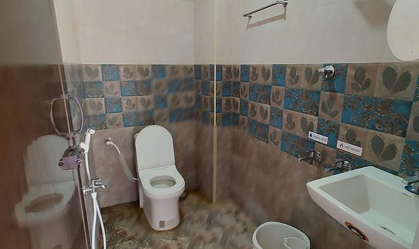 Bathroom 3, Fabexpress Selvas Eden Resort, Puducherry
