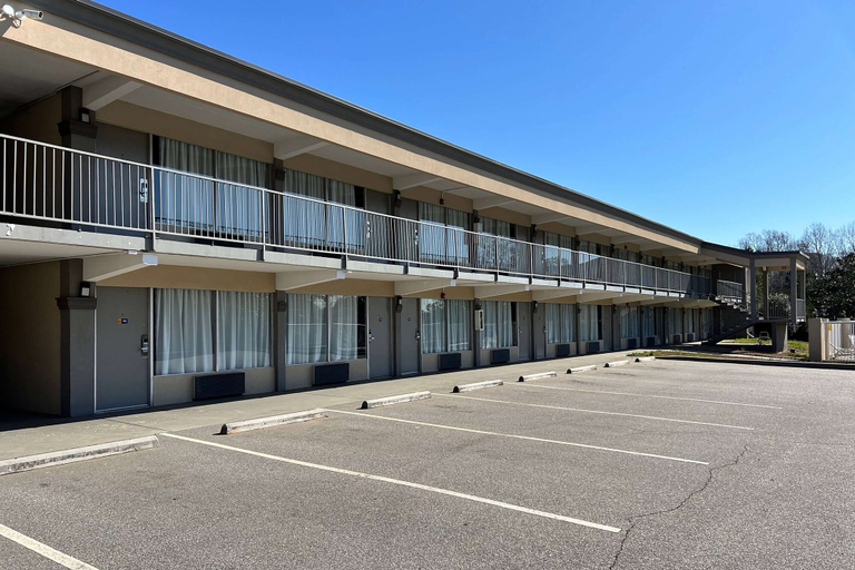 Exterior & Views 3, Days Inn by Wyndham Monroe NC, Union
