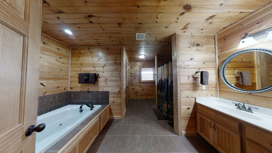 Bathroom 4, Marvelous Mountain Memories, Sevier