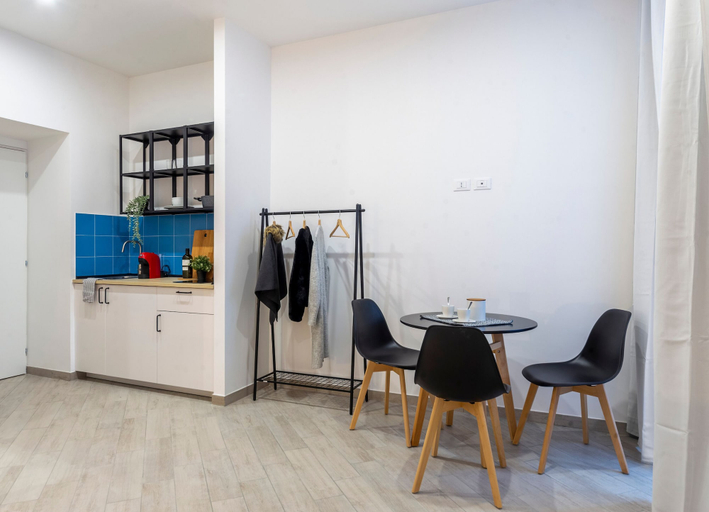 Others 3, Cool and stylish city apartment - WiFi, Trieste
