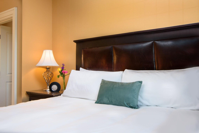 Bedroom 4, Craddock Terry Hotel & Event Center, Lynchburg