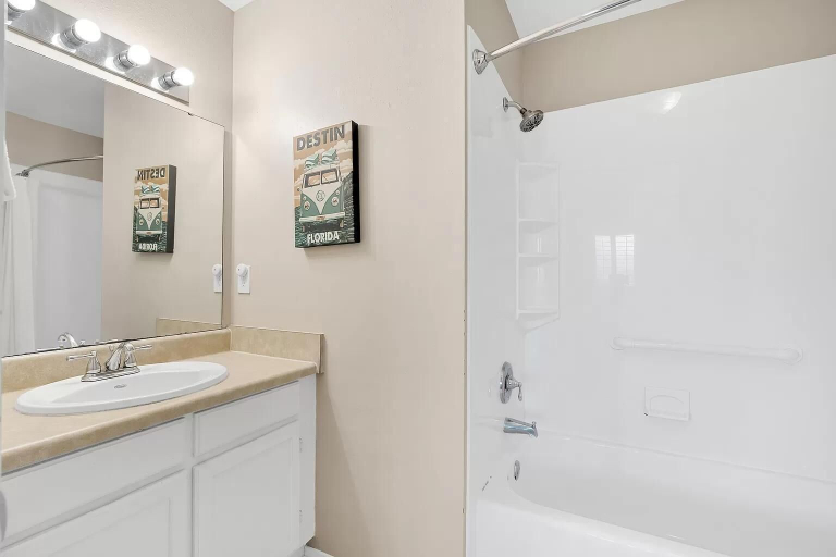 Bathroom 4, Sandprints C2, Walton