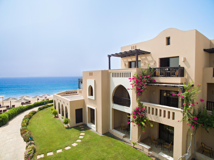 Exterior 4