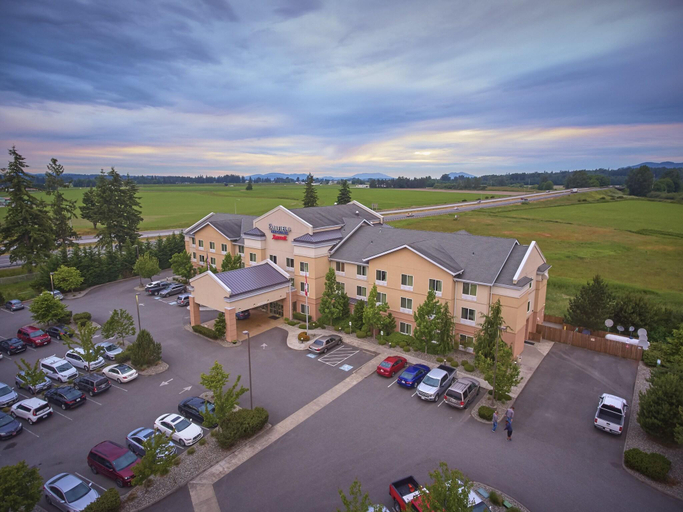 Exterior & Views 2, Fairfield Inn & Suites Burlington (WA), Skagit