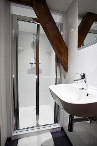 Bathroom 2, St Christopher's Amsterdam - The Winston, Amsterdam